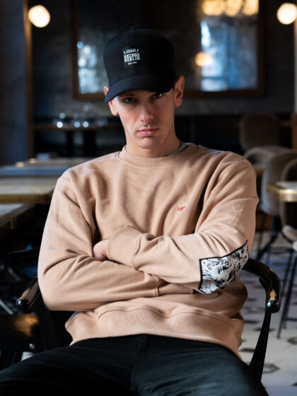 Crooked Fate Sweatshirt Beige